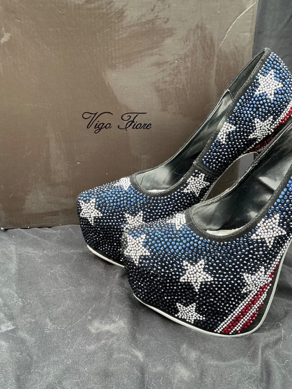 Vigo Fiore Heels - Picture 4 of 4